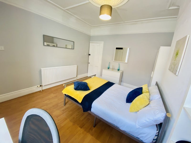 Room Hunter House Road in Sheffield
