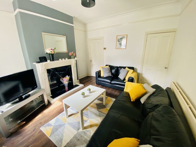 Room Hunter House Road in Sheffield