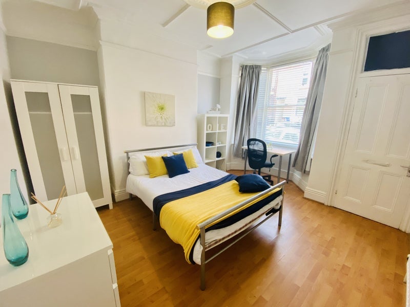 Room Hunter House Road in Sheffield