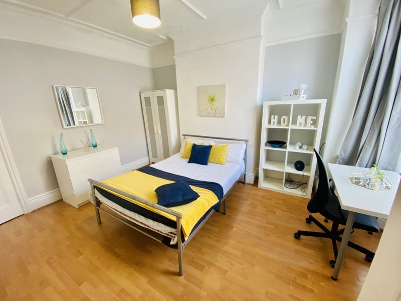 Room Hunter House Road in Sheffield