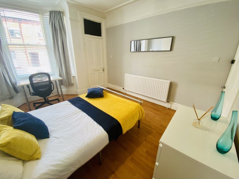 Room Hunter House Road in Sheffield