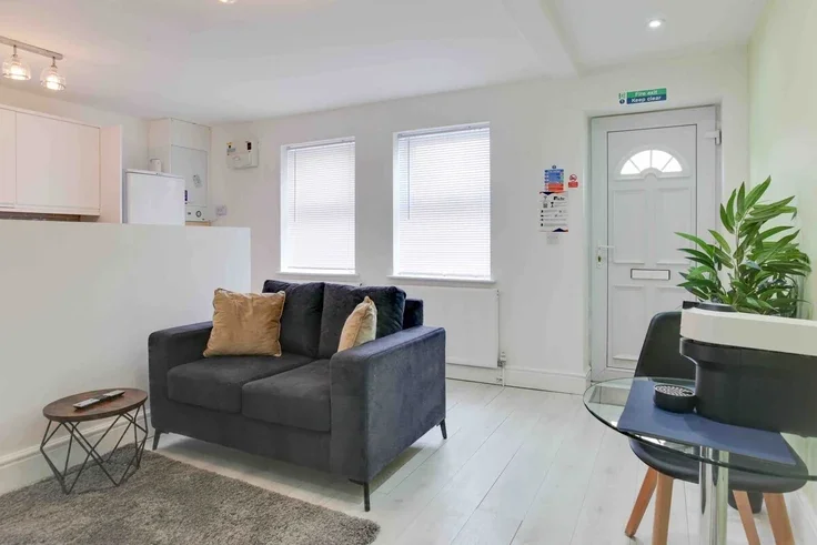Flat Gainsborough Crescent in Chelmsford