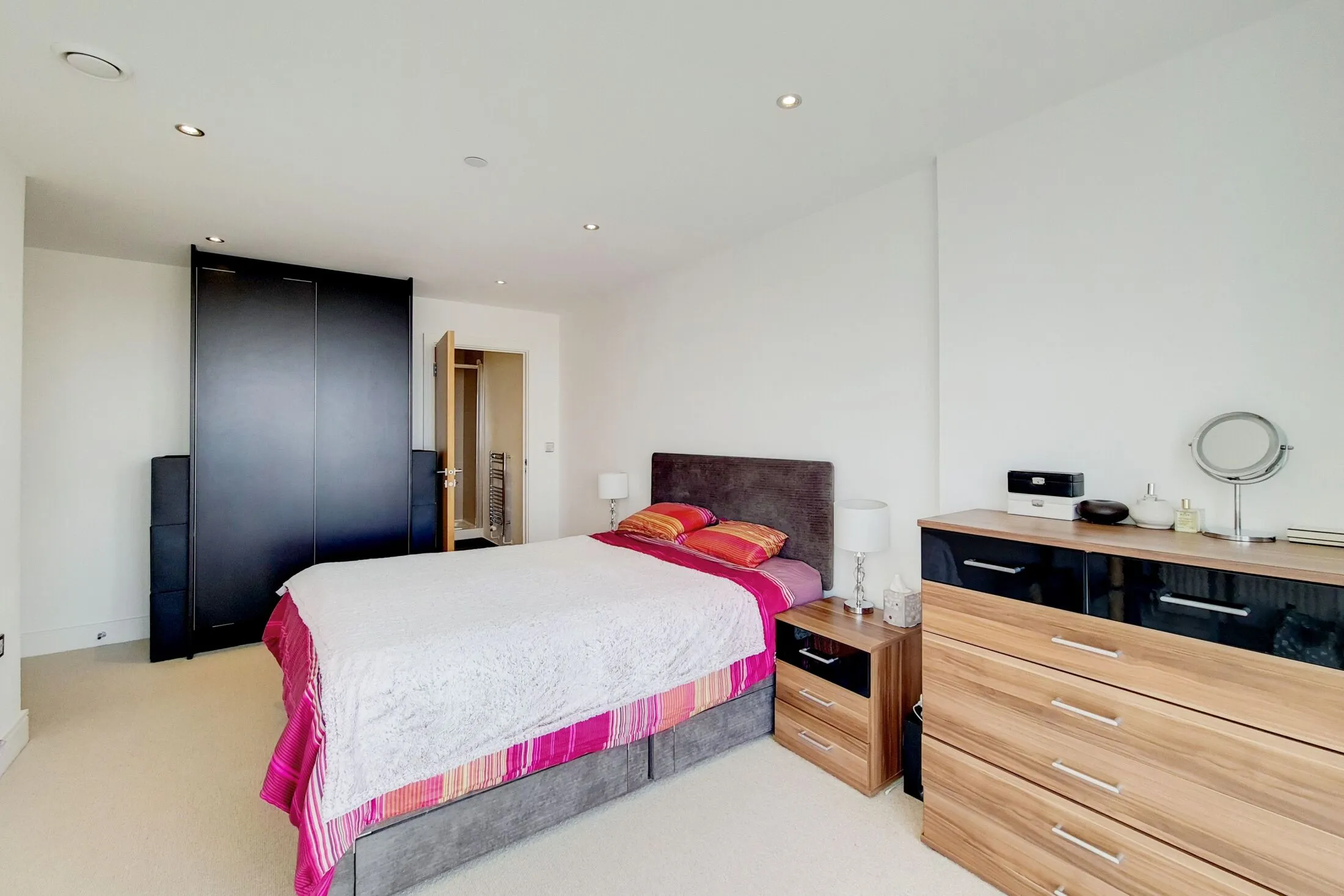 Flat Dreadnought Walk in Greater London