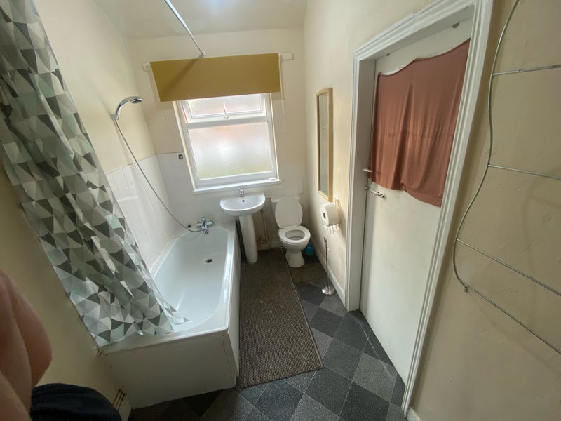 Room Edward Road in Birmingham