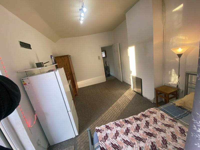 Room Edward Road in Birmingham