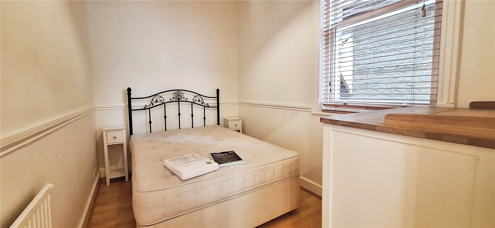 Flat Grange Park in Greater London