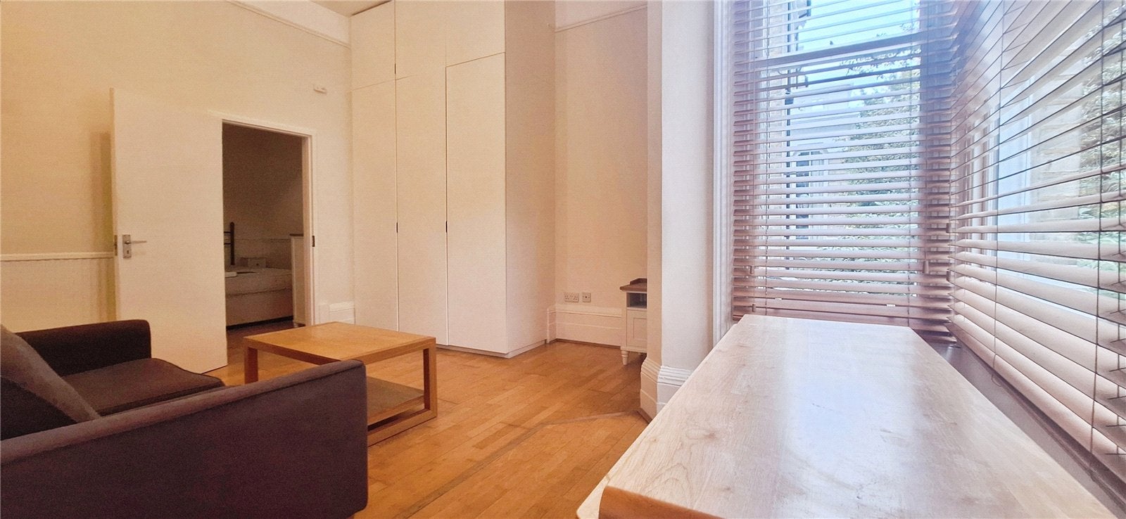 Flat Grange Park in Greater London