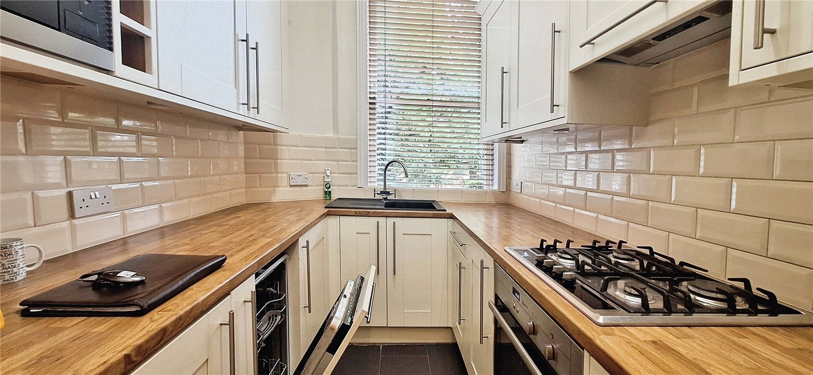 Flat Grange Park in Greater London