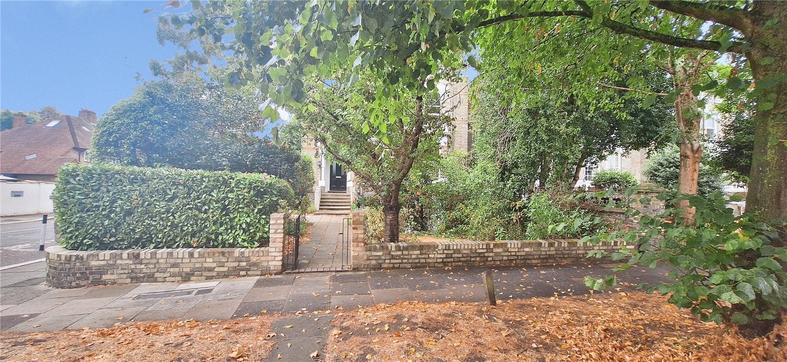 Flat Grange Park in Greater London