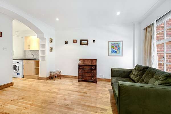 Flat Petty France in City of Westminster