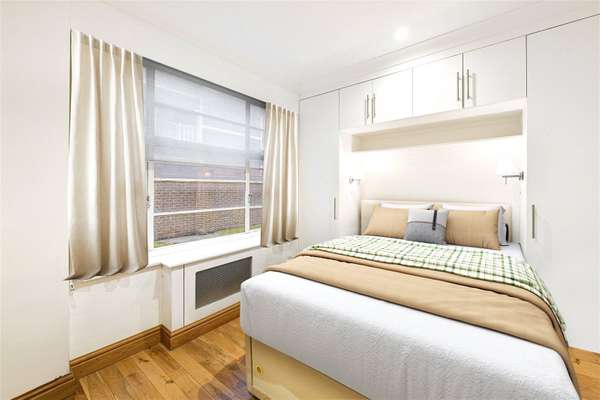 Flat Petty France in City of Westminster
