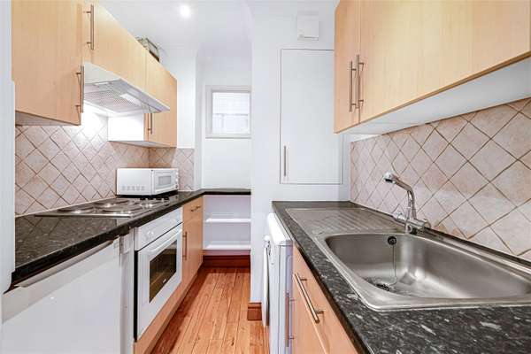 Flat Petty France in City of Westminster