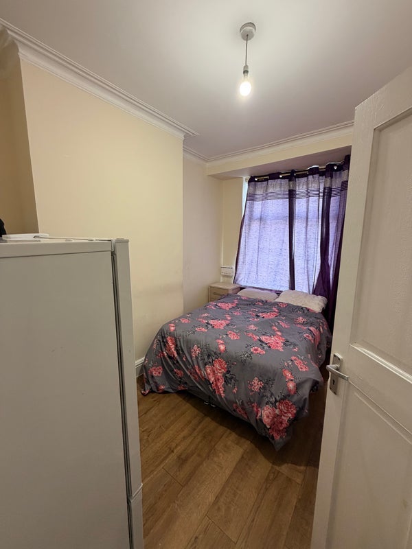 Room Crondall Street in Manchester