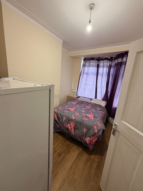 Room Crondall Street in Manchester
