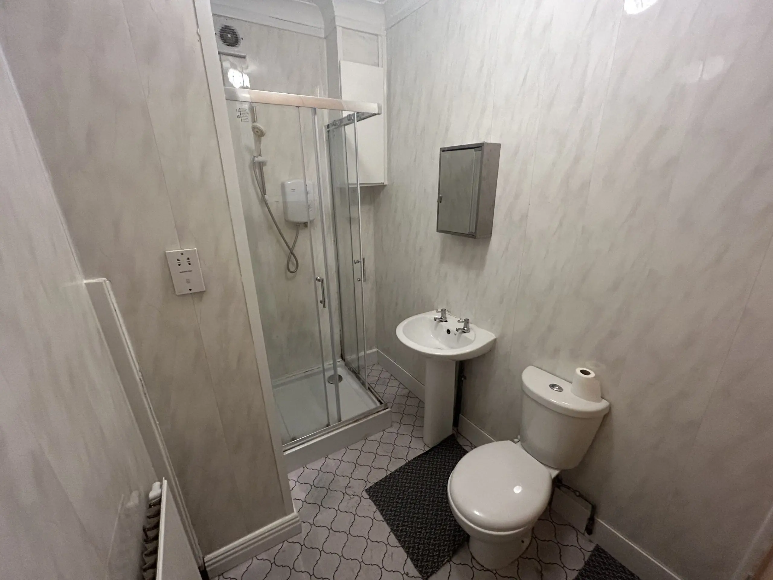 Room Wood Road in Pontypridd