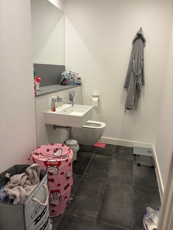 Room Felixstowe Road in Greater London