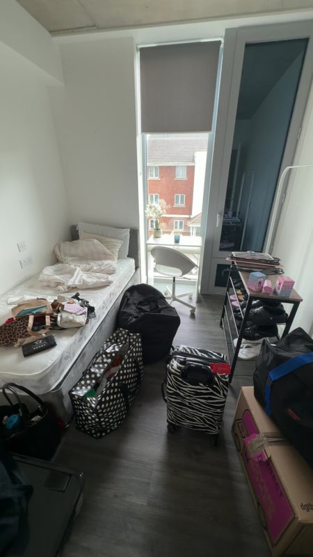 Room Felixstowe Road in Greater London