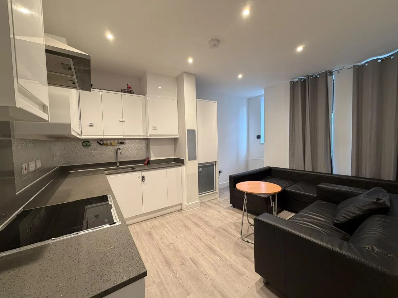 Flat London Road in Greater London