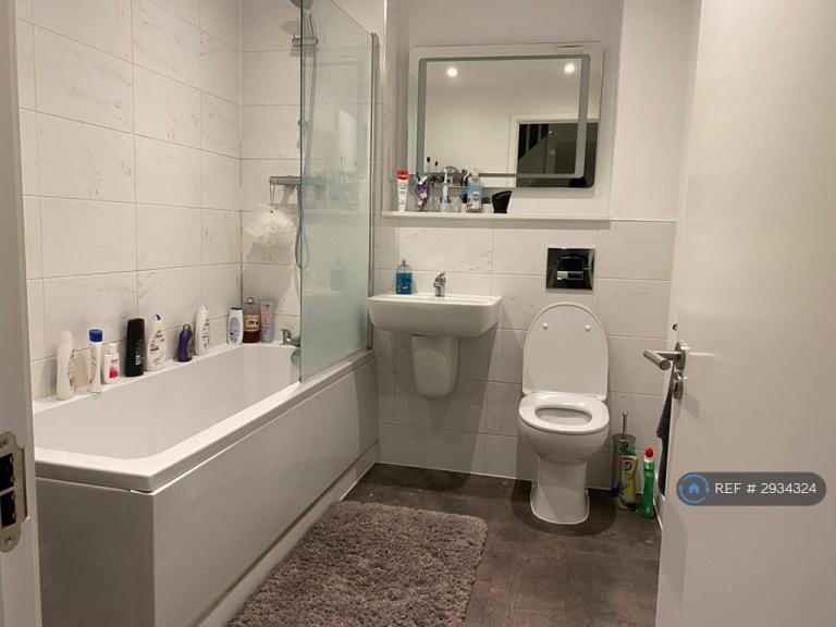 Room Shergar Way in Salford