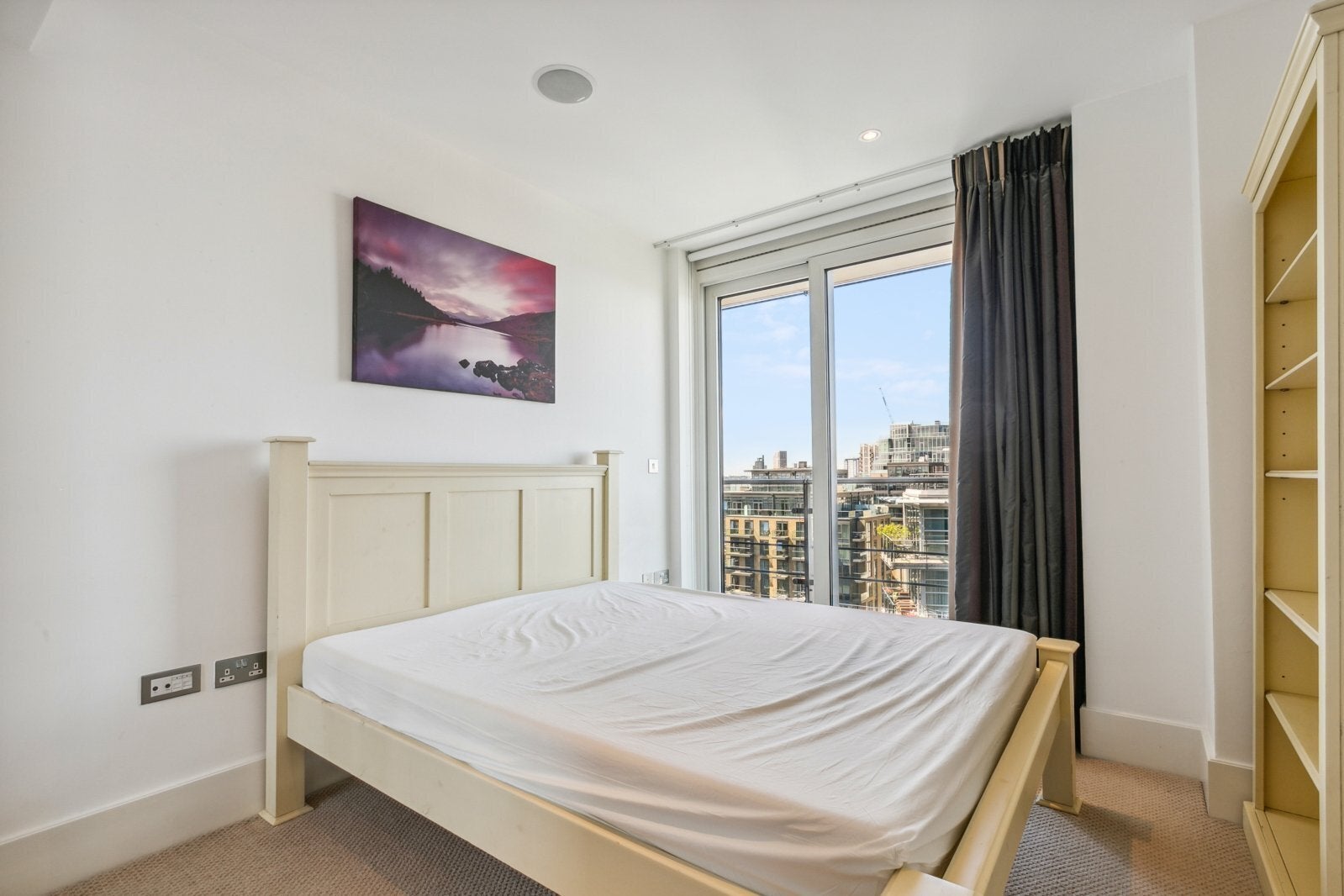 Flat Juniper Drive in Greater London