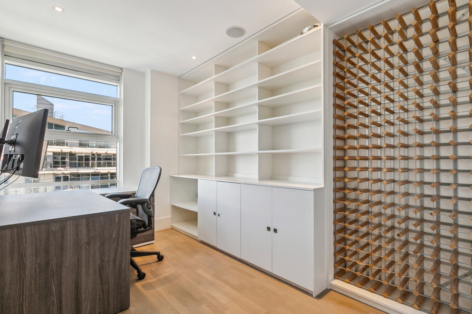 Flat Juniper Drive in Greater London