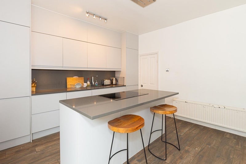 Room Ashvale Road in Greater London