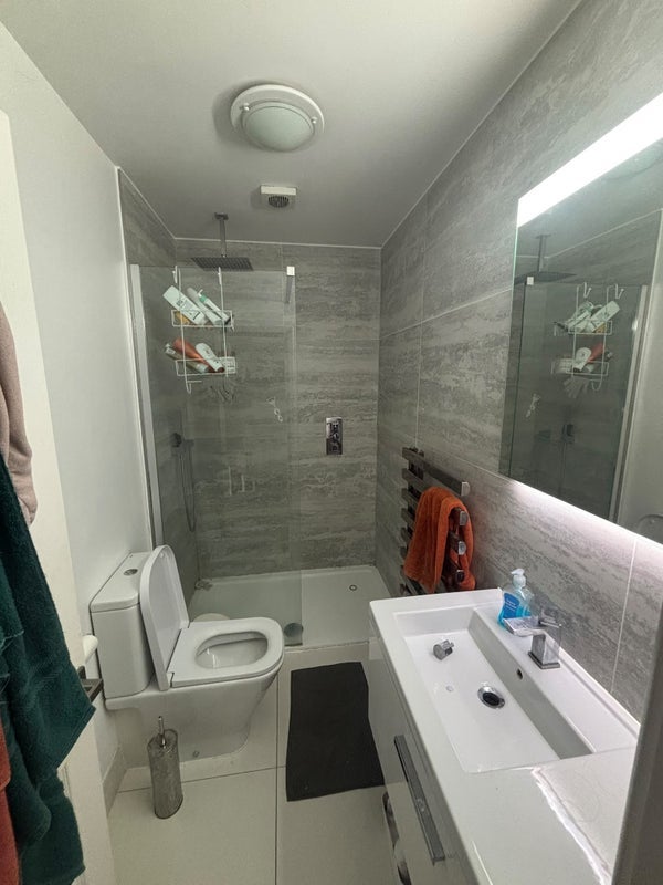 Room Ashvale Road in Greater London