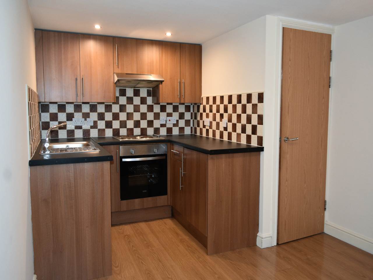 Flat Wyeverne Road in Cardiff