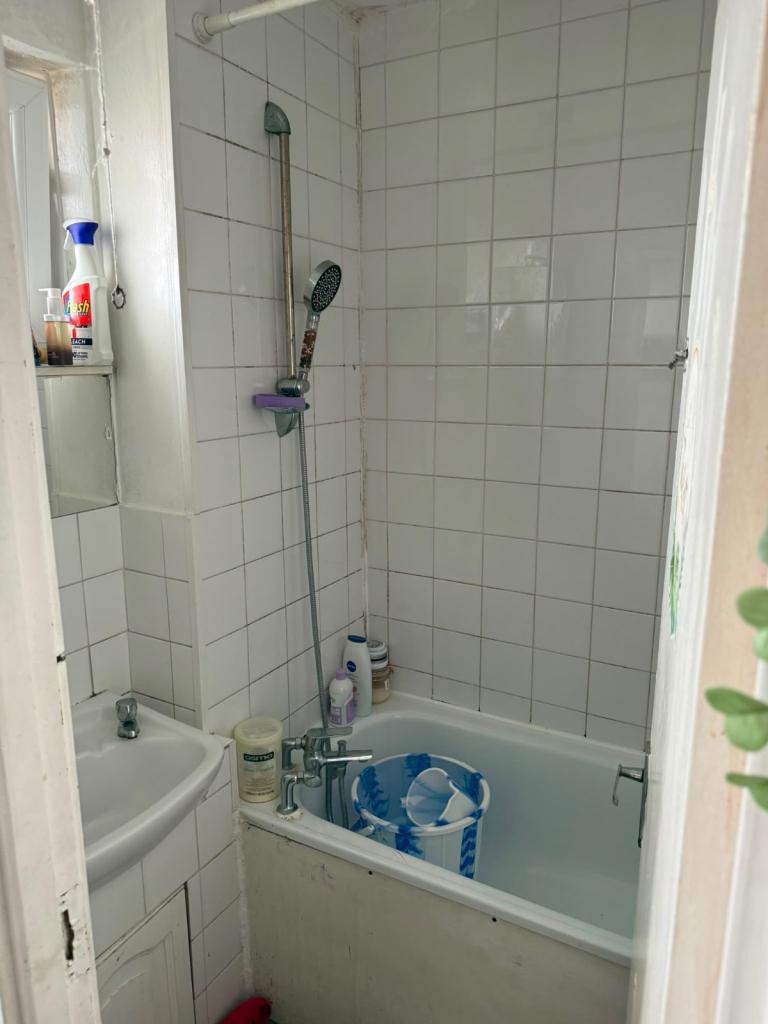 Flat Norbiton Road in Greater London