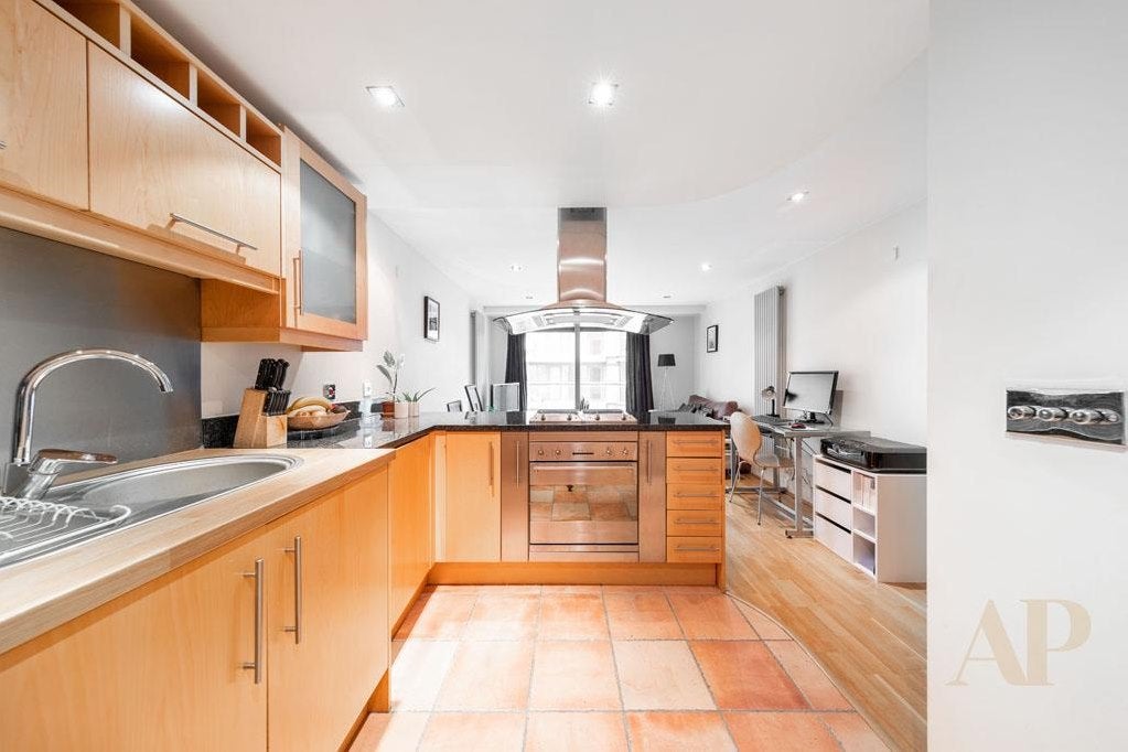 Flat Millharbour in Greater London