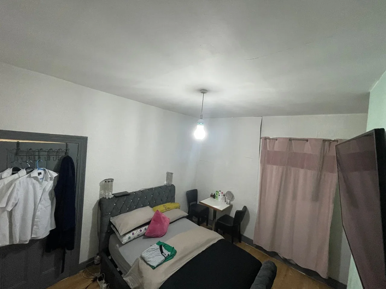 Room Hoe Street in Greater London