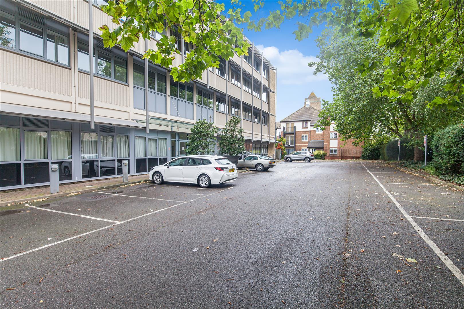 Flat Between Towns Road in Oxford