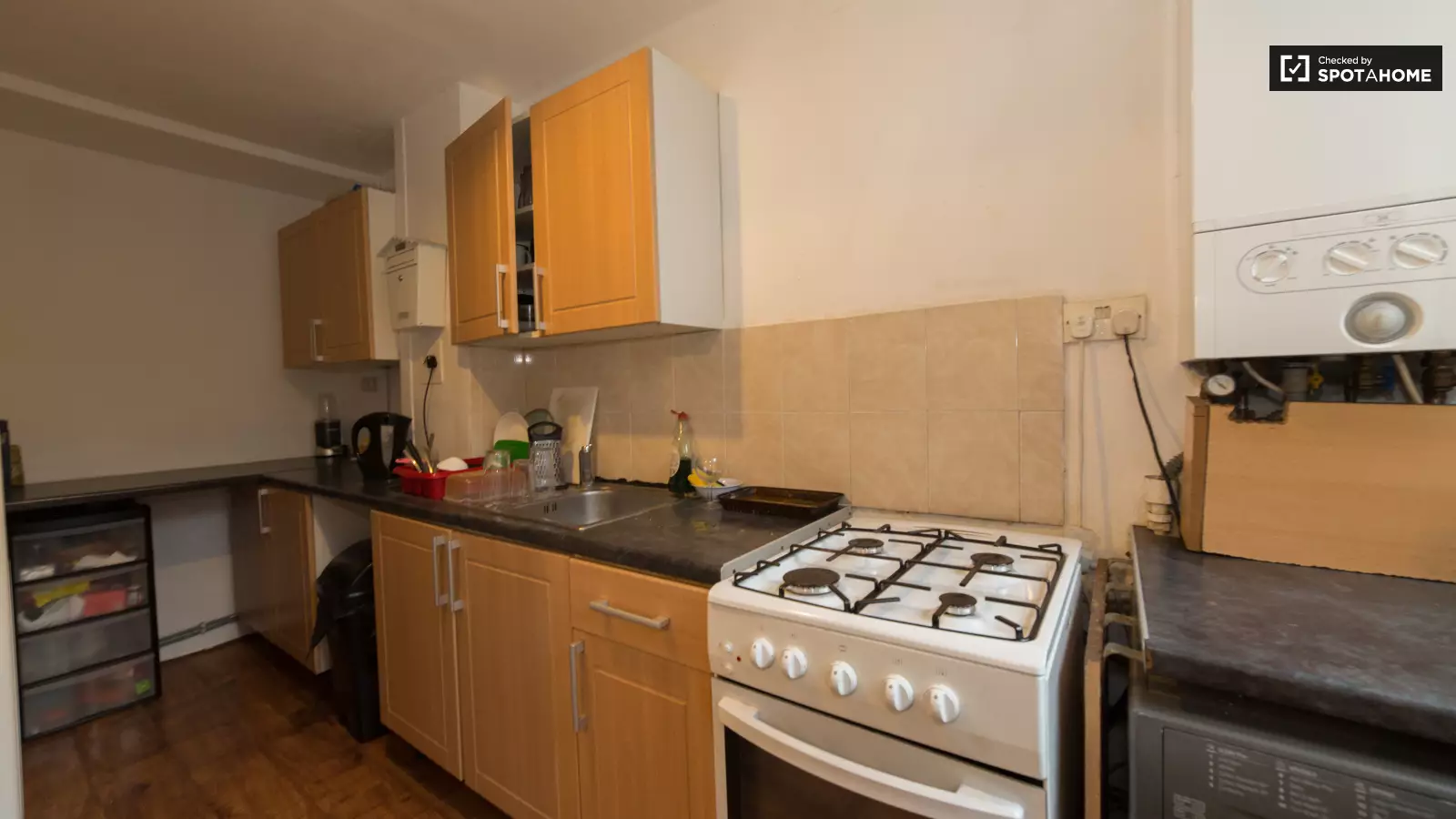 Room Guildford Road in Greater London