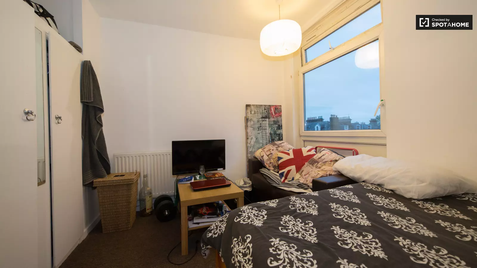 Room Guildford Road in Greater London