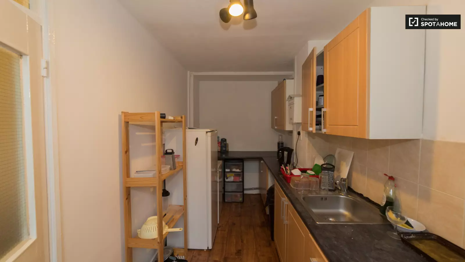 Room Guildford Road in Greater London