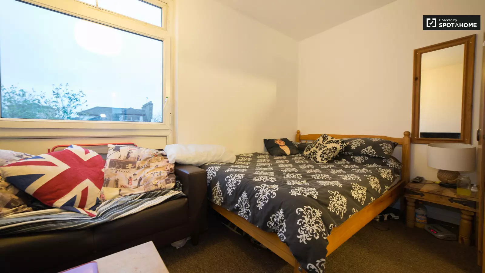 Room Guildford Road in Greater London