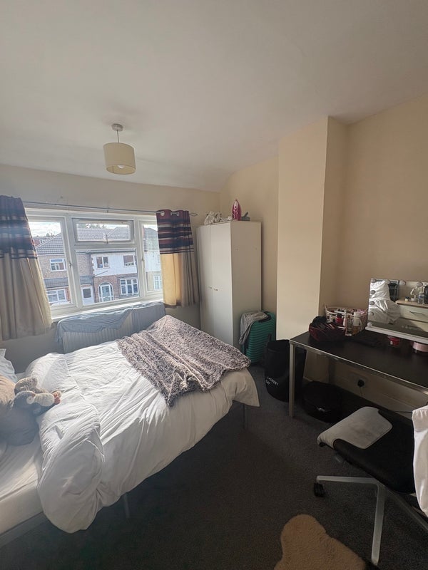 Room Gainsborough Road in Leicester