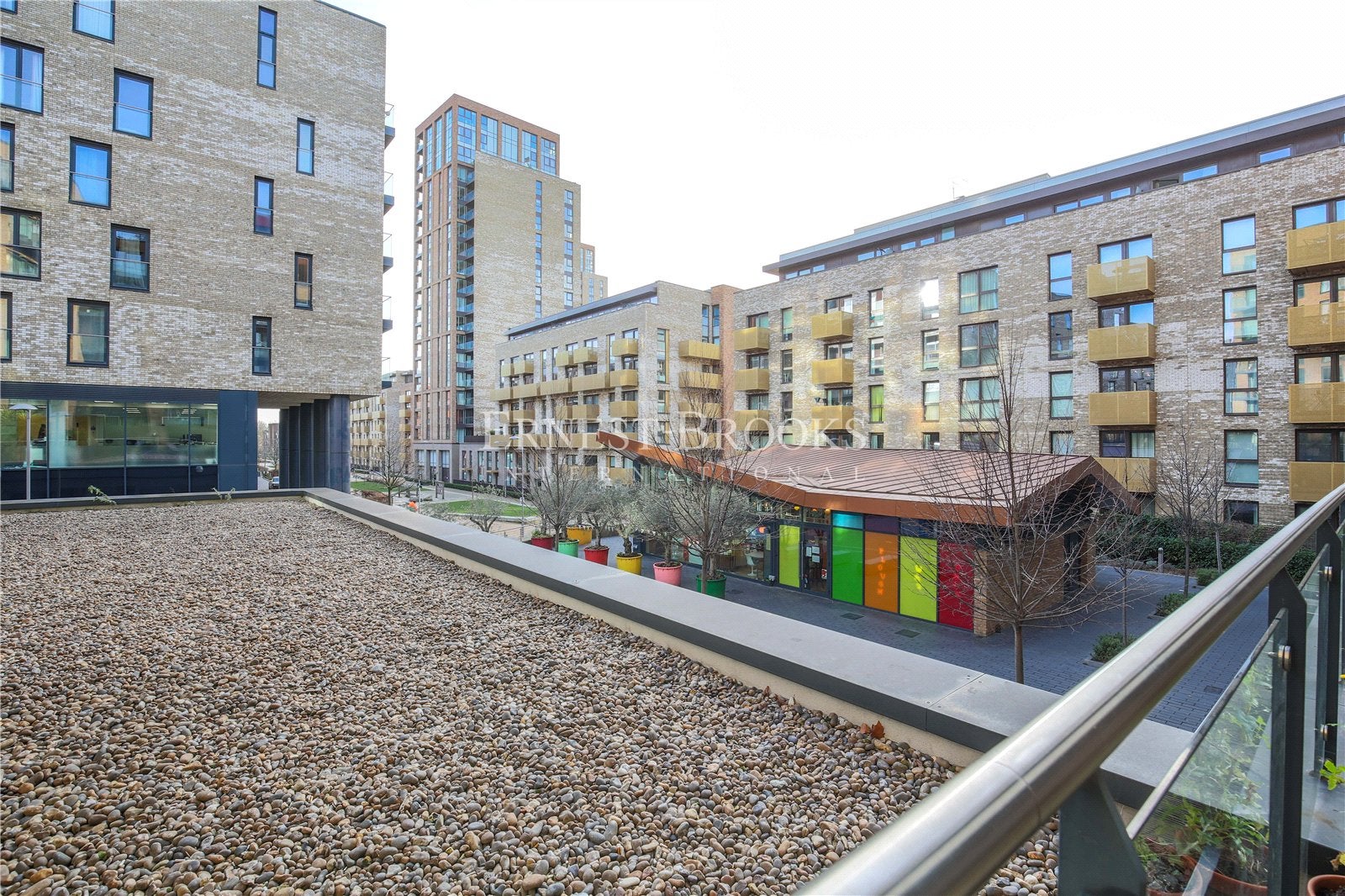 Flat Iceland Place in Greater London