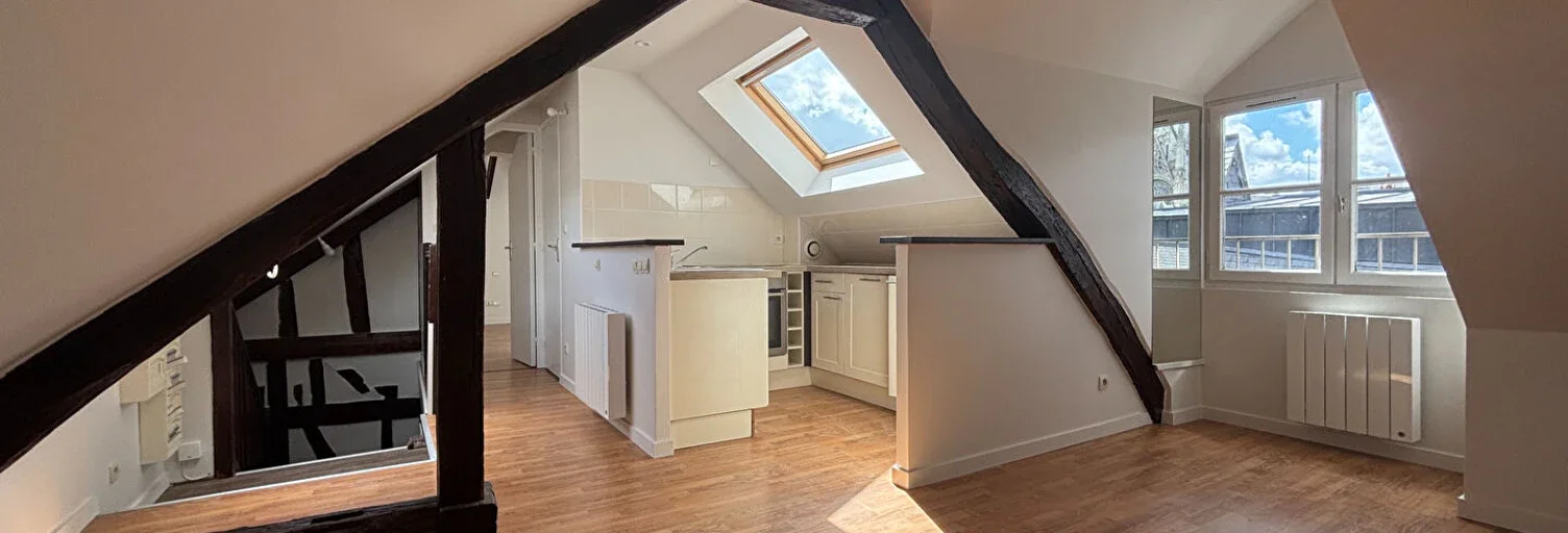 Flat Rue Saint-Nicolas in Rouen