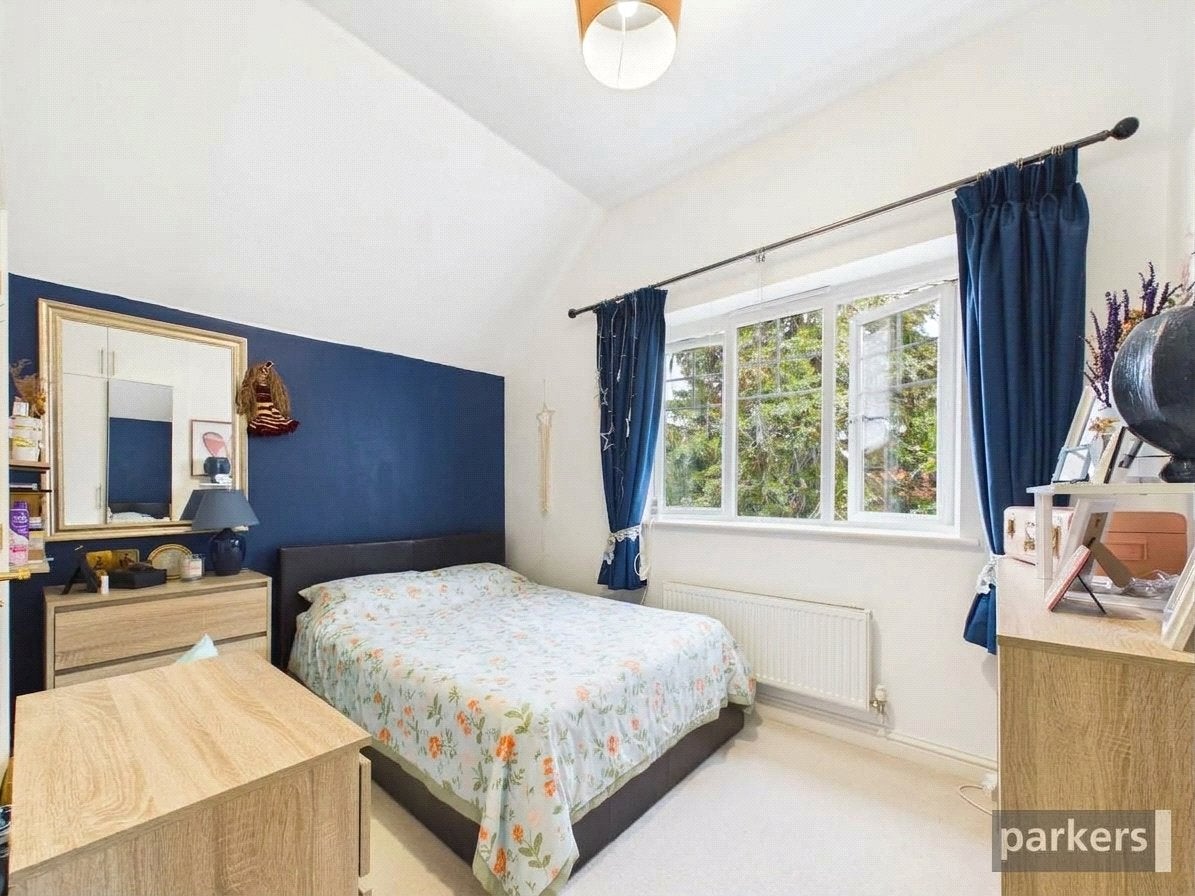Flat Ashdene Gardens in Reading