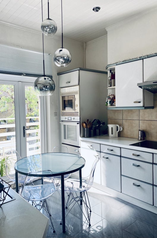 Room Stanlake Road in Greater London
