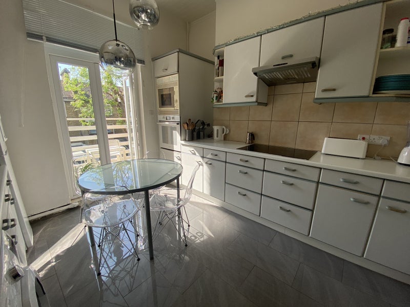 Room Stanlake Road in Greater London
