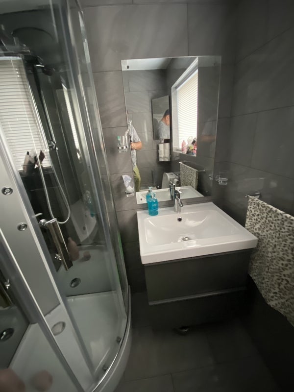 Room Stanlake Road in Greater London