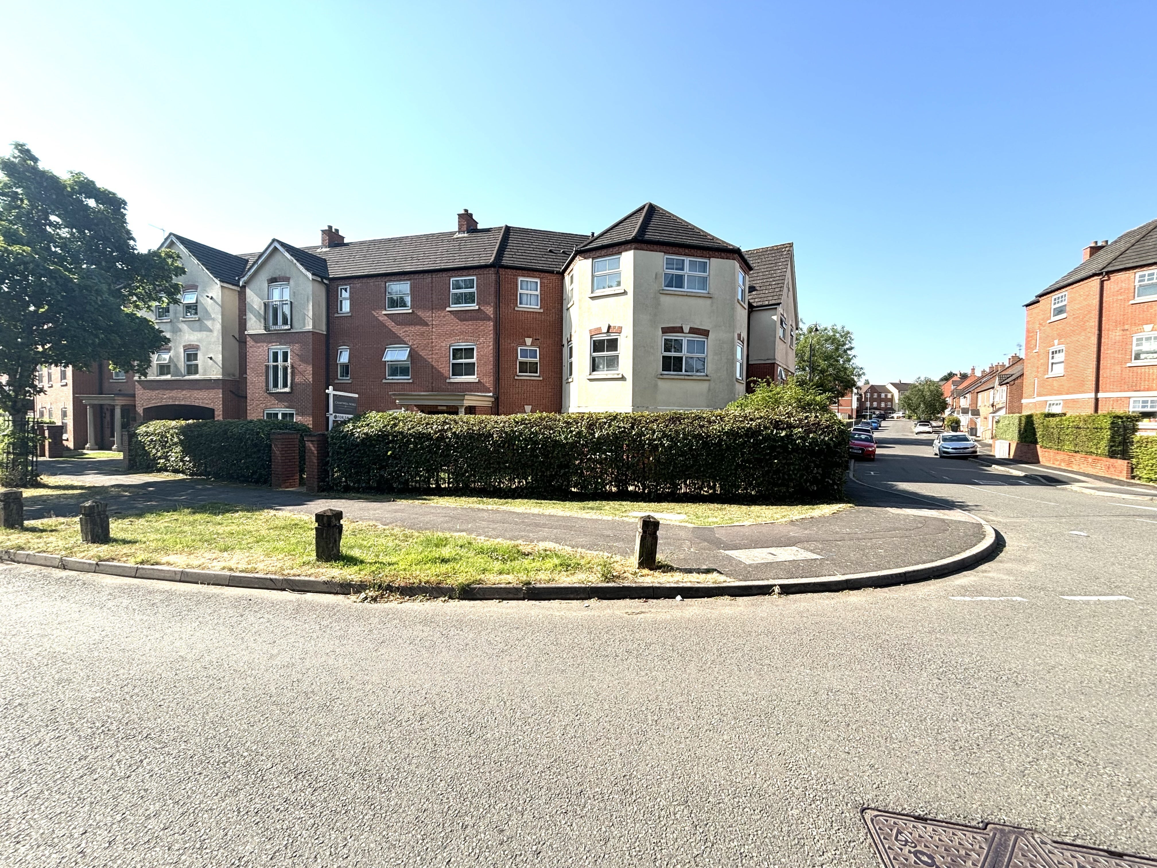 Flat Brandwood Crescent in Birmingham