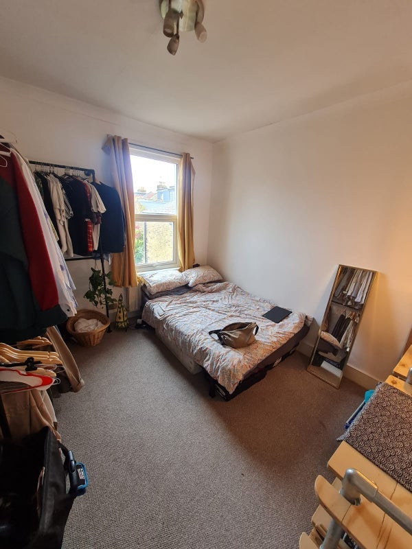 Room Ashenden Road in Greater London