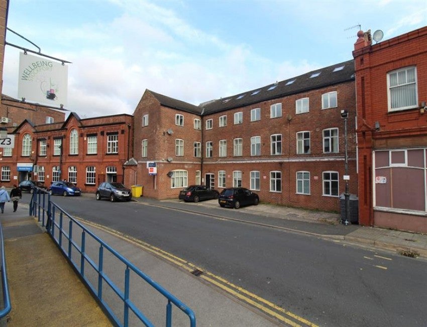 Flat High Street in Stockport