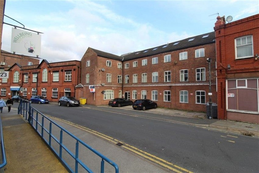 Flat High Street in Stockport