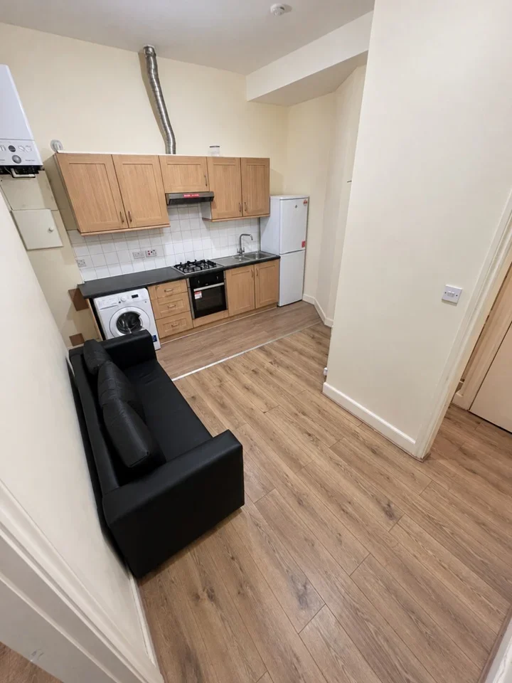 Flat Nithdale Road in Greater London