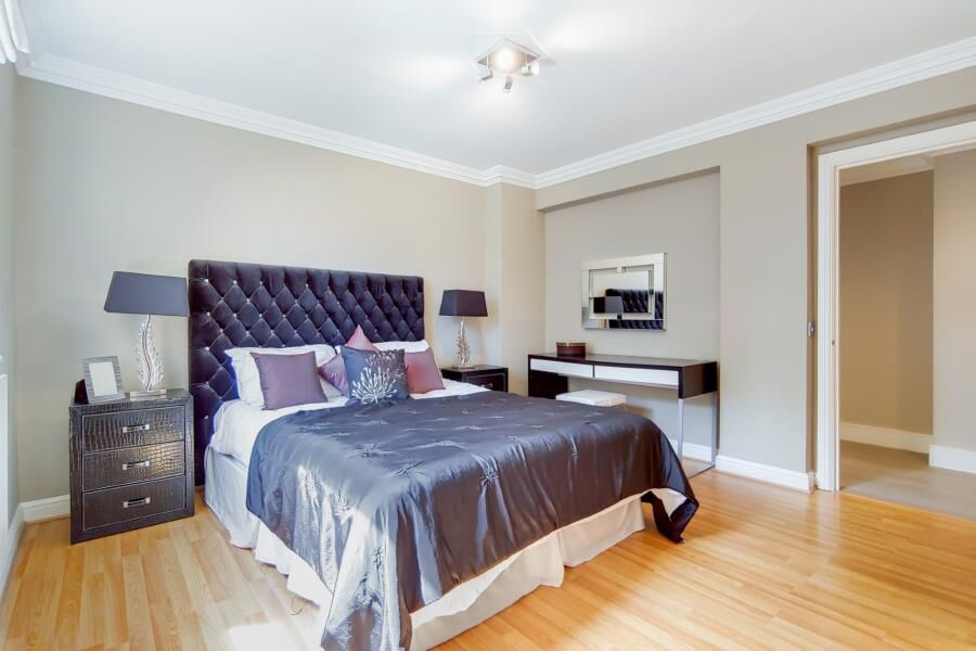 Flat Boydell Court in Greater London