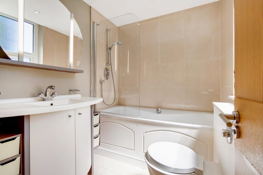 Flat Boydell Court in Greater London